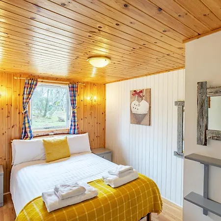 Heather Lodge 17 With Hot Tub Belladrum Exterior photo
