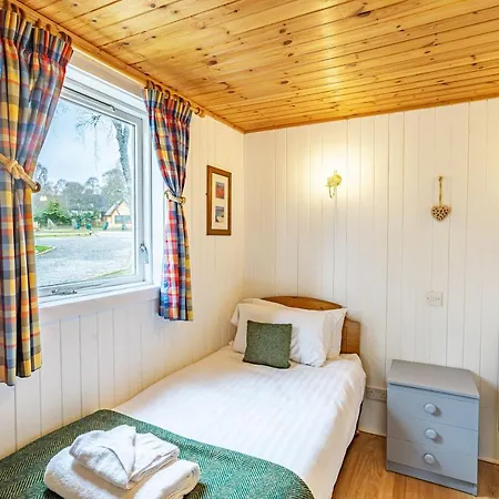 Heather Lodge 17 With Hot Tub Belladrum Exterior photo